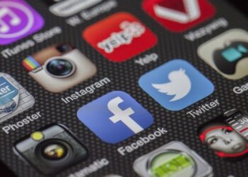 How to Use Social Media Ads to Increase Website Traffic and Convert One-Time Visitors Into Long-Term Customers