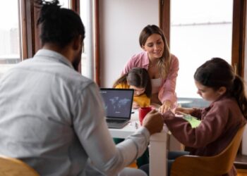 Why Communication Between Families and Support Workers Matters